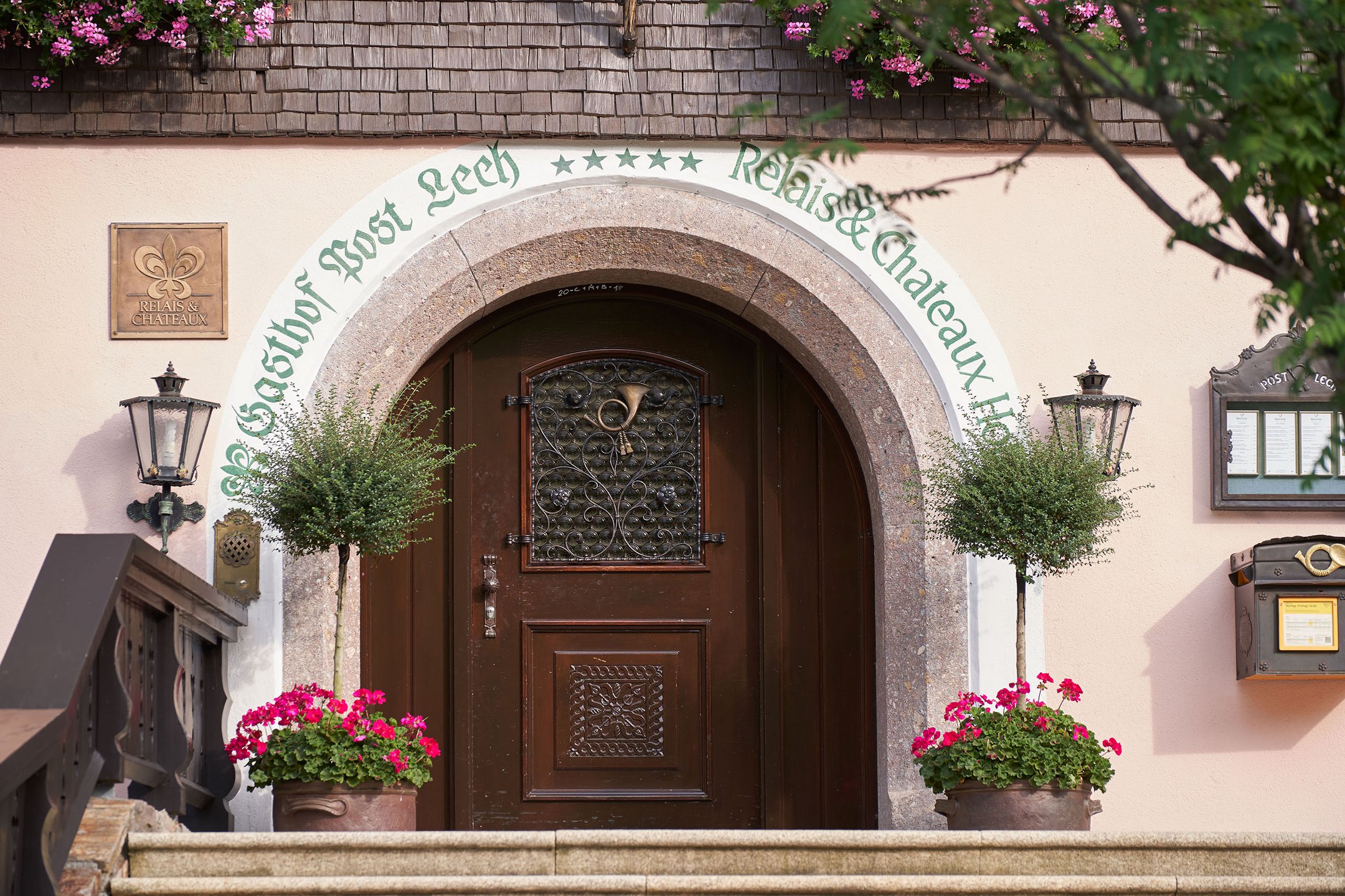 Post Lech Arlberg - Luxury ski hotel gallery image 22 showing alpine architecture, interior design, or mountain views