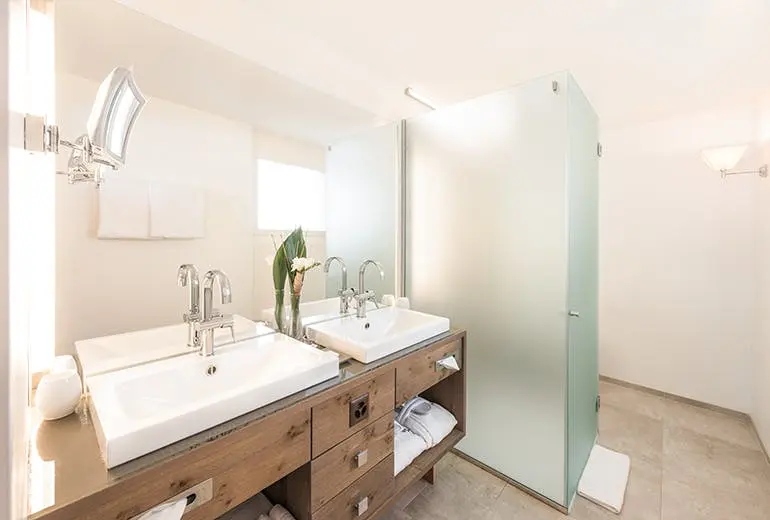 Boutique Hotel Matthiol - Luxury ski hotel gallery image 13 showing alpine architecture, interior design, or mountain views