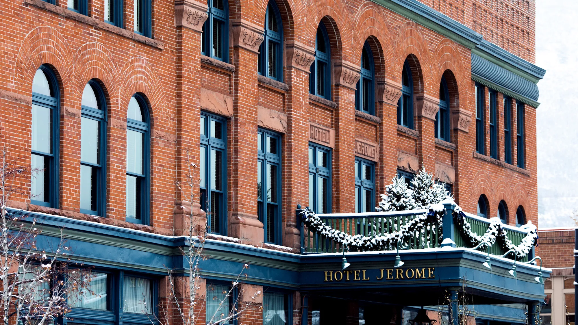 Hotel Jerome, Auberge Resorts Collection - Luxury ski hotel gallery image 11 showing alpine architecture, interior design, or mountain views