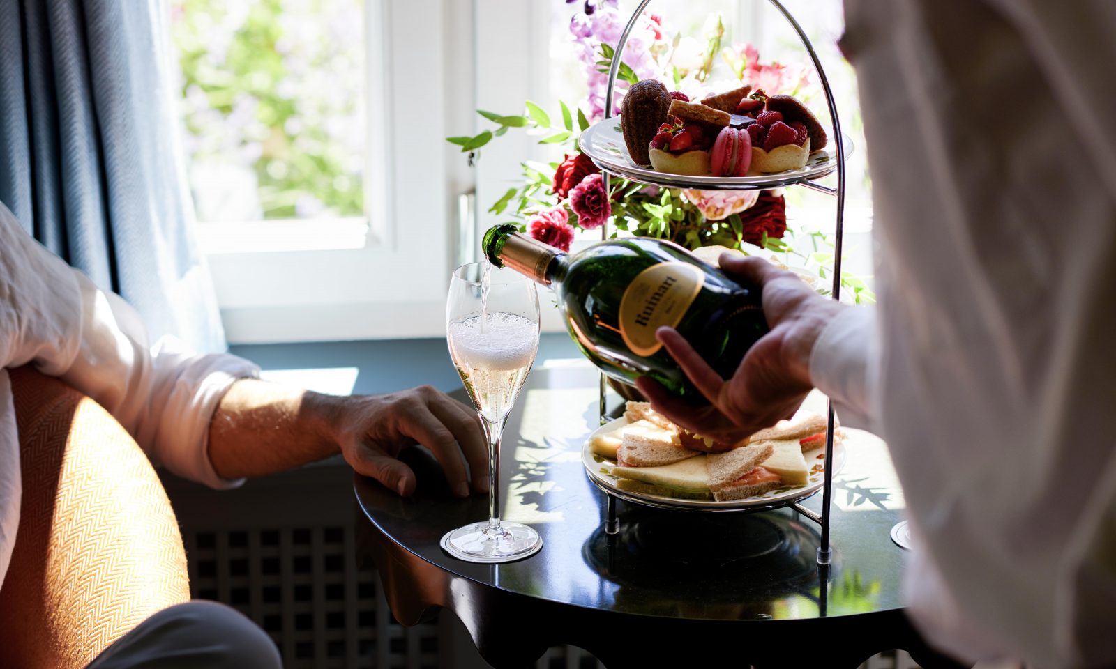 Le Grand Bellevue - Luxury ski hotel gallery image 7 showing alpine architecture, interior design, or mountain views