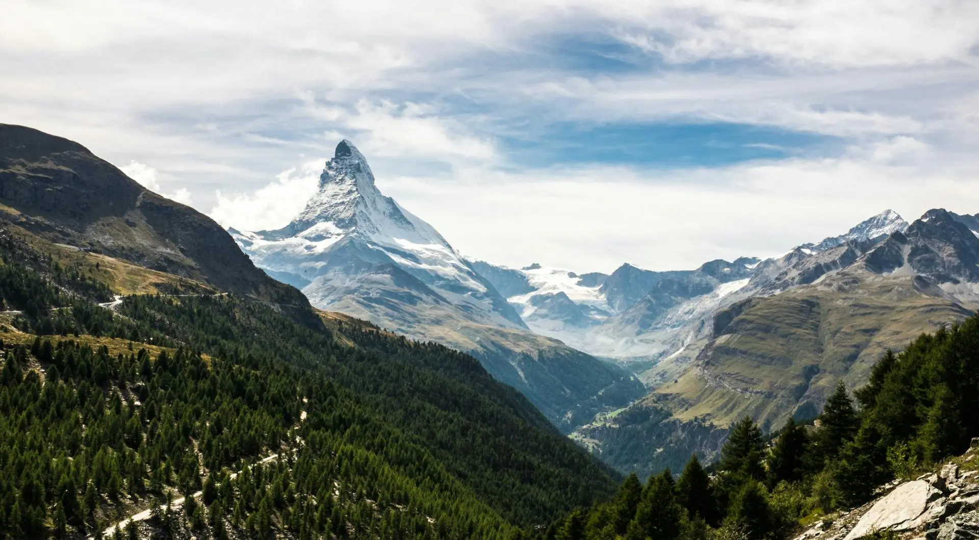 Boutique Hotel Matthiol - Luxury ski hotel gallery image 9 showing alpine architecture, interior design, or mountain views