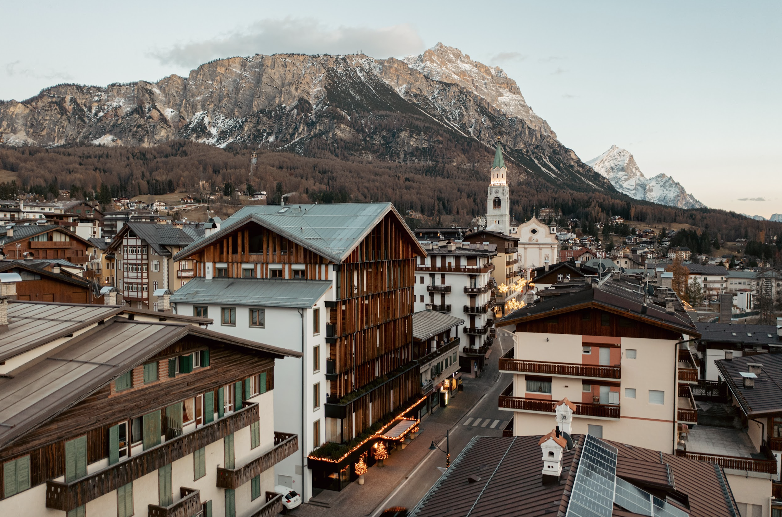 De LEN - Luxury ski hotel gallery image 6 showing alpine architecture, interior design, or mountain views