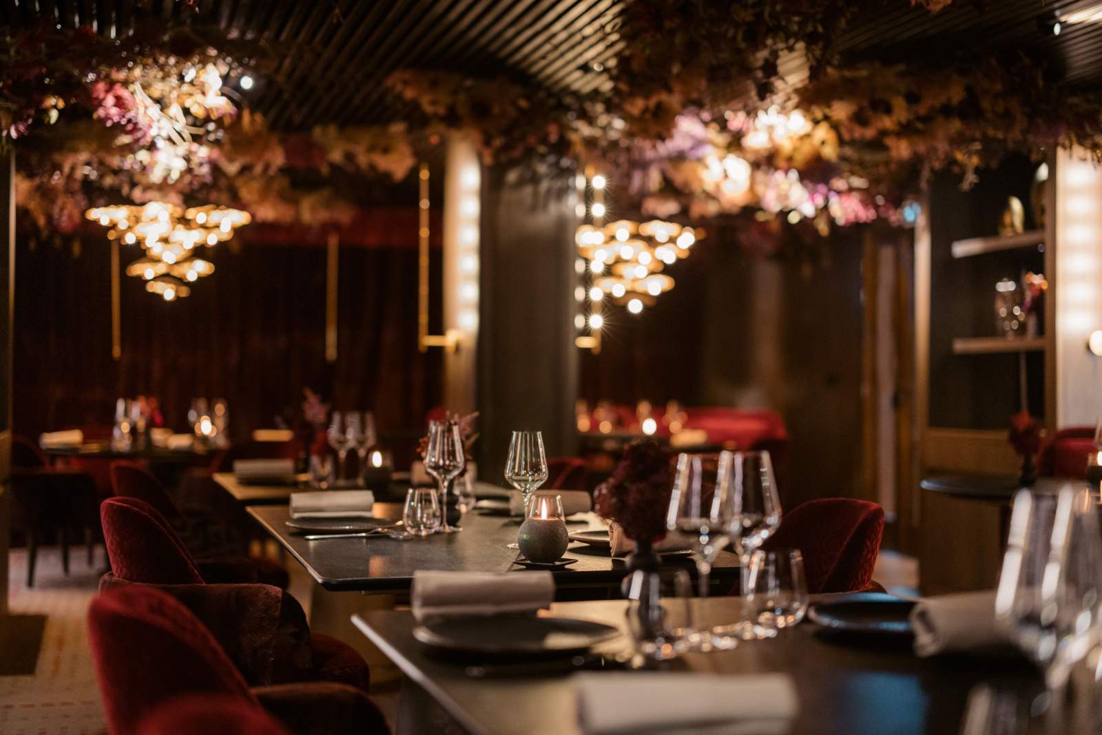 Le K2 Palace - Luxury ski hotel gallery image 12 showing alpine architecture, interior design, or mountain views