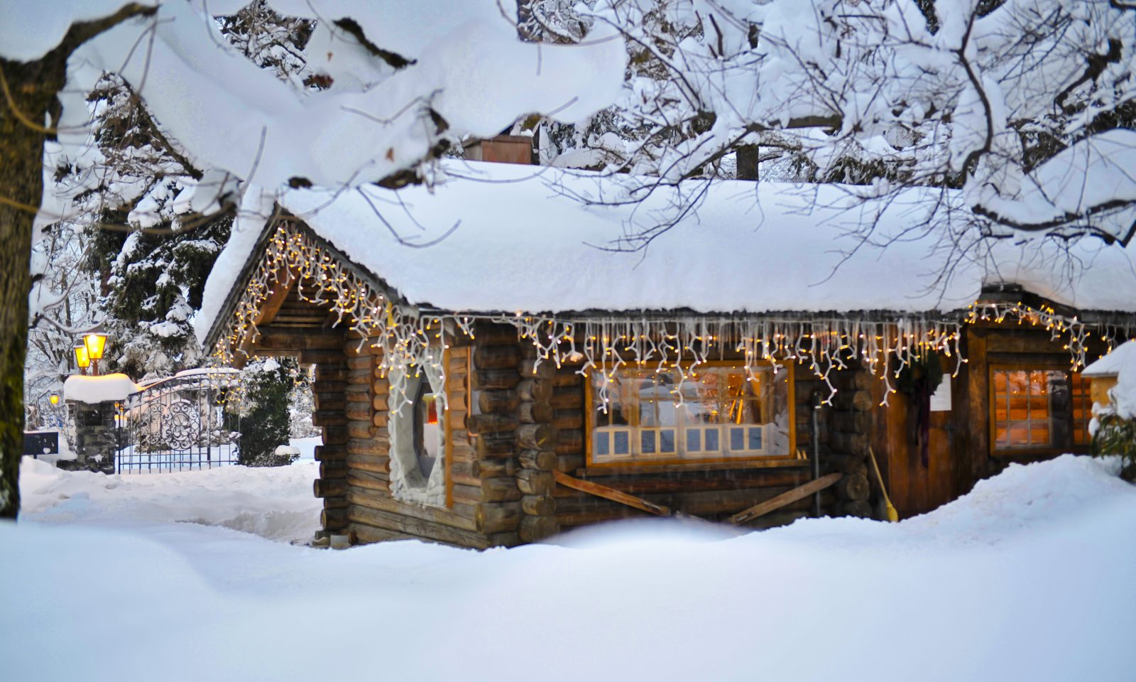 Le Grand Bellevue - Luxury ski hotel gallery image 19 showing alpine architecture, interior design, or mountain views