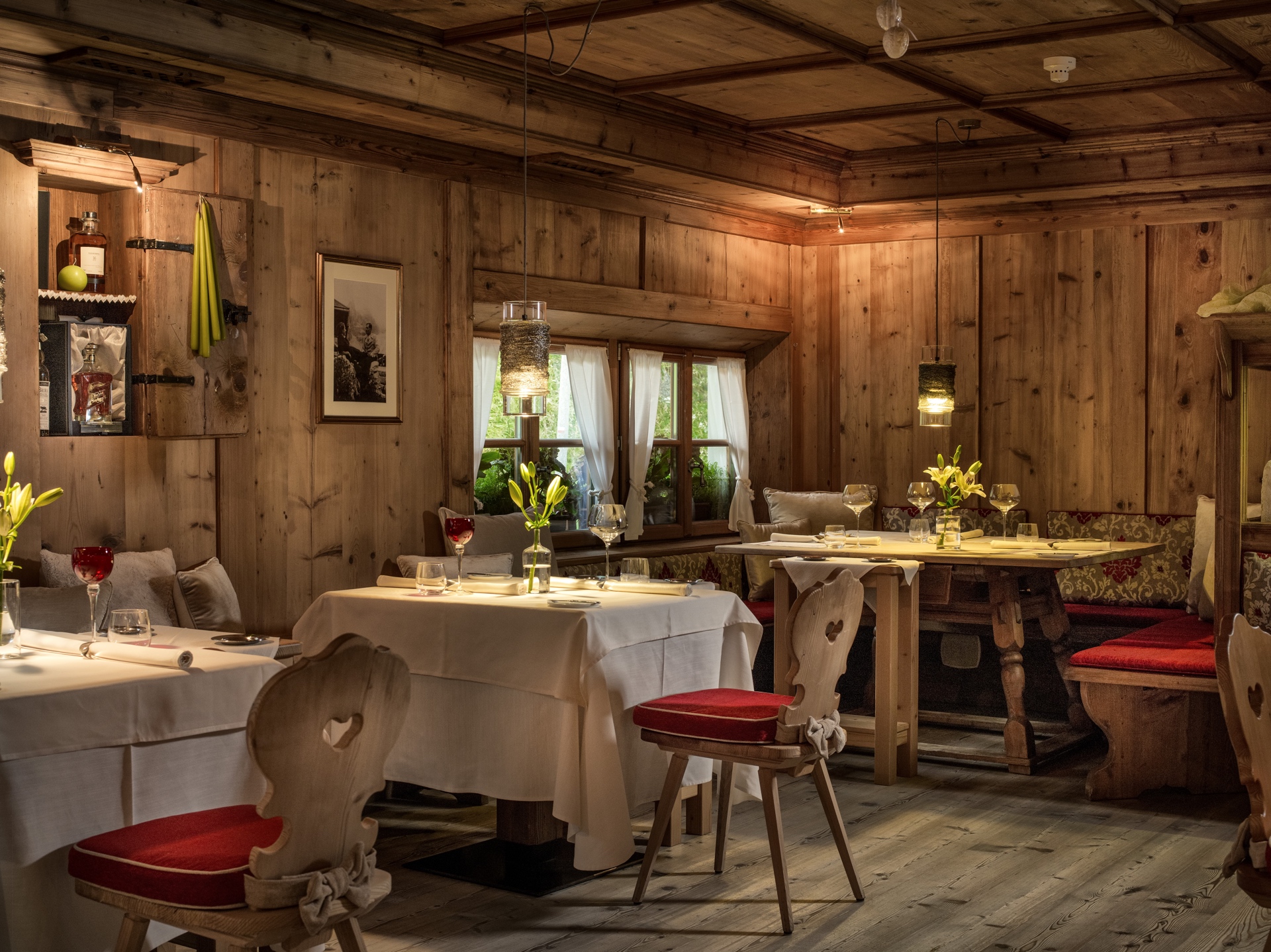 Biohotel Hermitage - Luxury ski hotel gallery image 21 showing alpine architecture, interior design, or mountain views