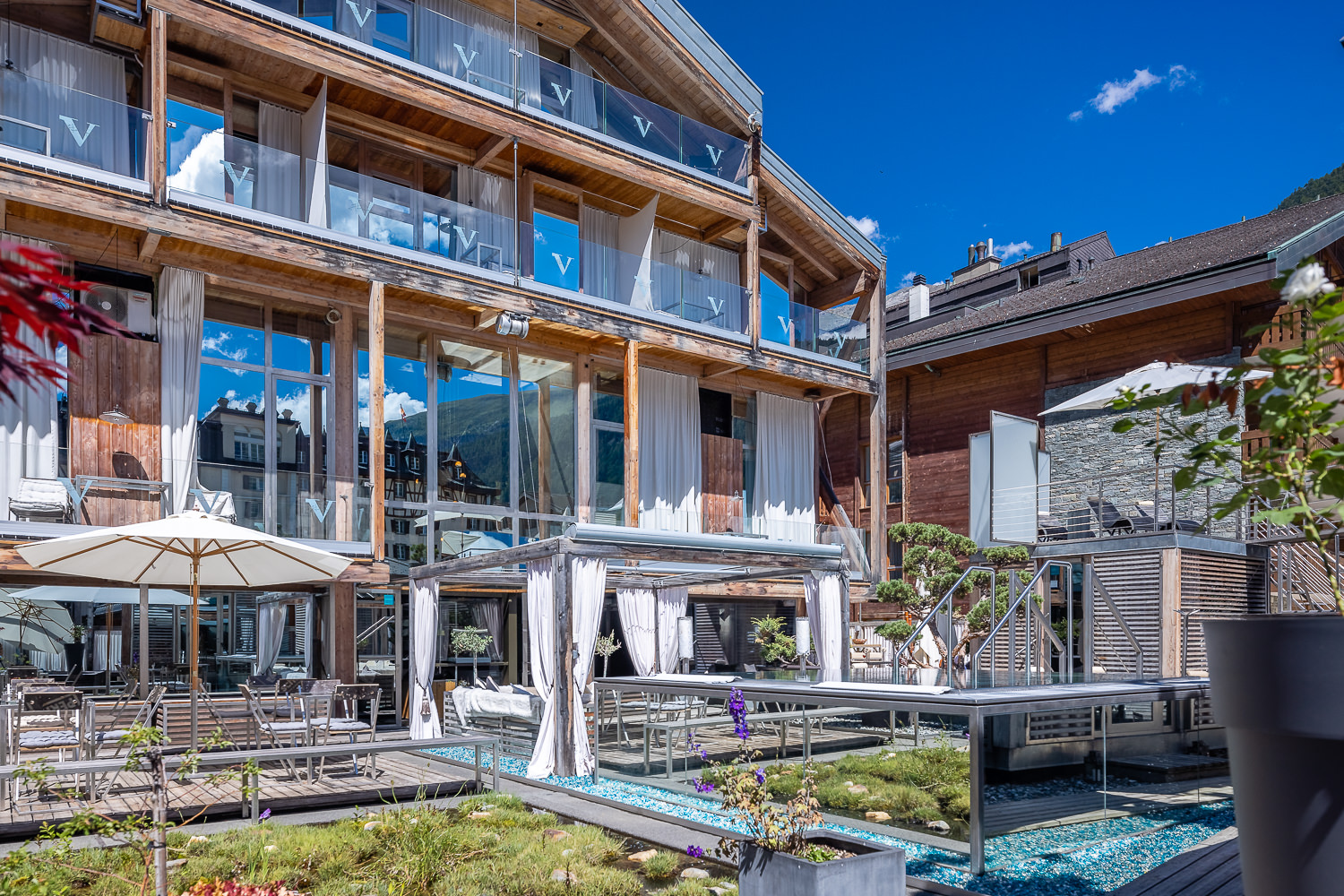 Backstage Hotel Vernissage - Luxury ski hotel gallery image 15 showing alpine architecture, interior design, or mountain views