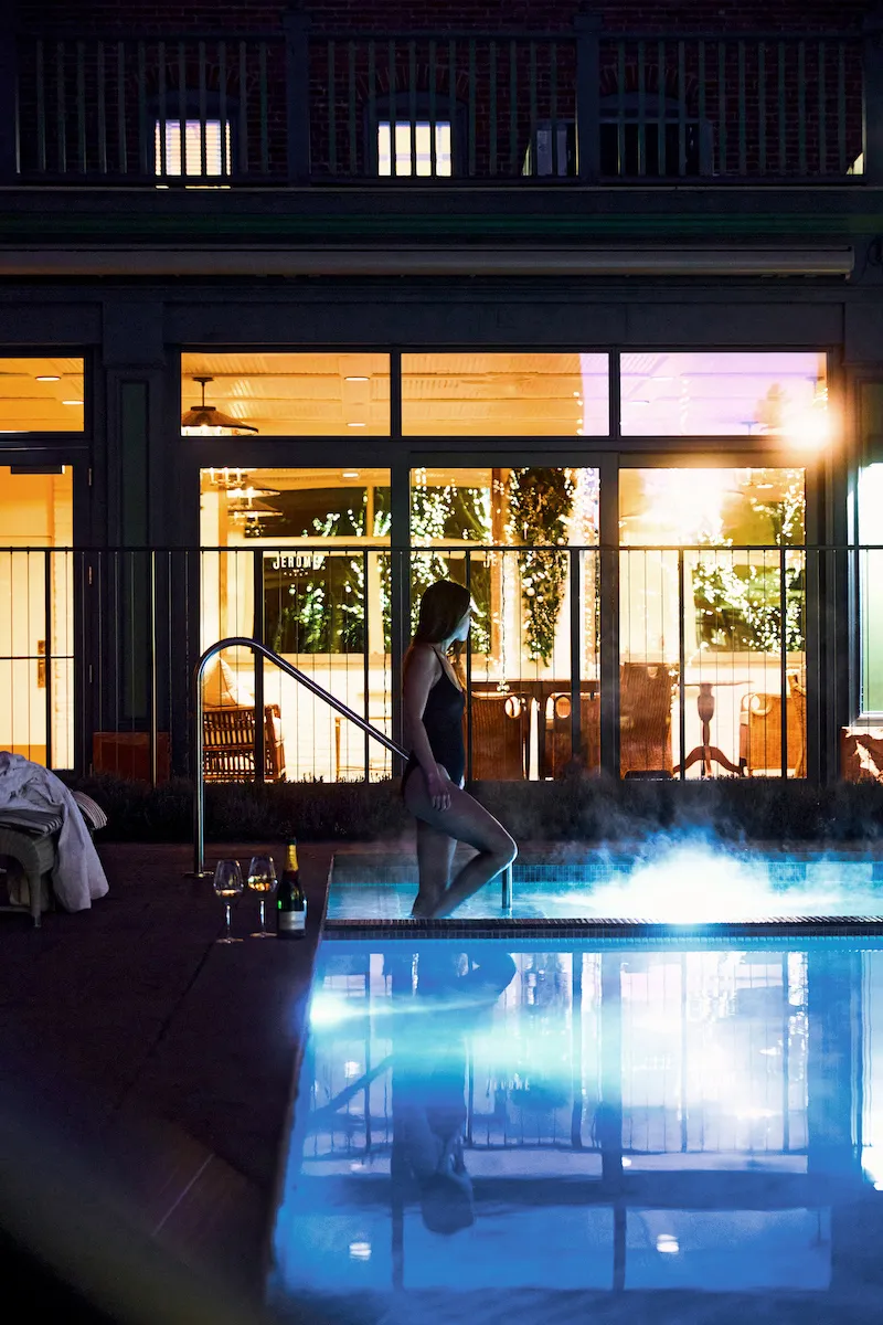 Hotel Jerome, Auberge Resorts Collection - Luxury ski hotel gallery image 15 showing alpine architecture, interior design, or mountain views