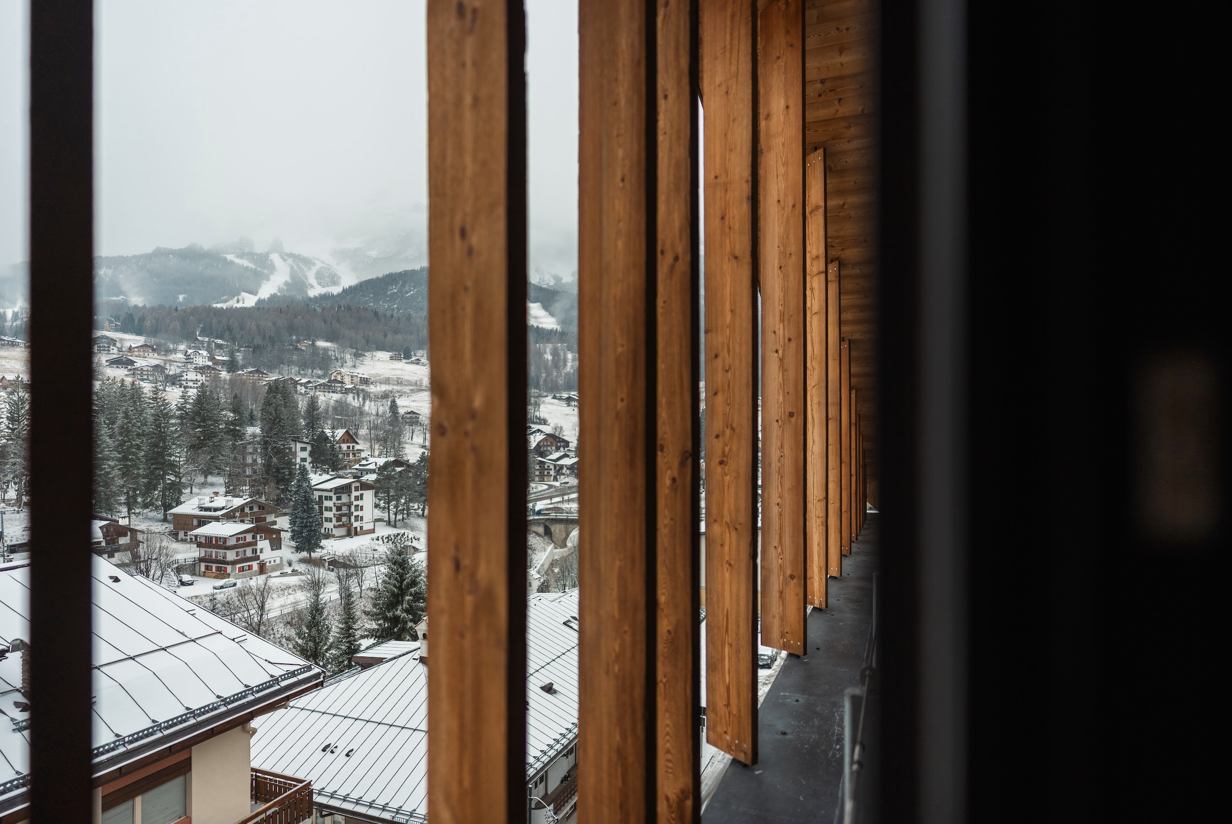 De LEN - Luxury ski hotel gallery image 3 showing alpine architecture, interior design, or mountain views