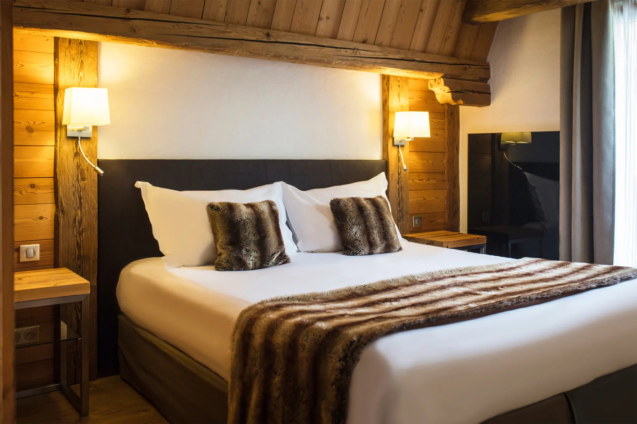 Au Cœur du Village - Luxury ski hotel gallery image 23 showing alpine architecture, interior design, or mountain views