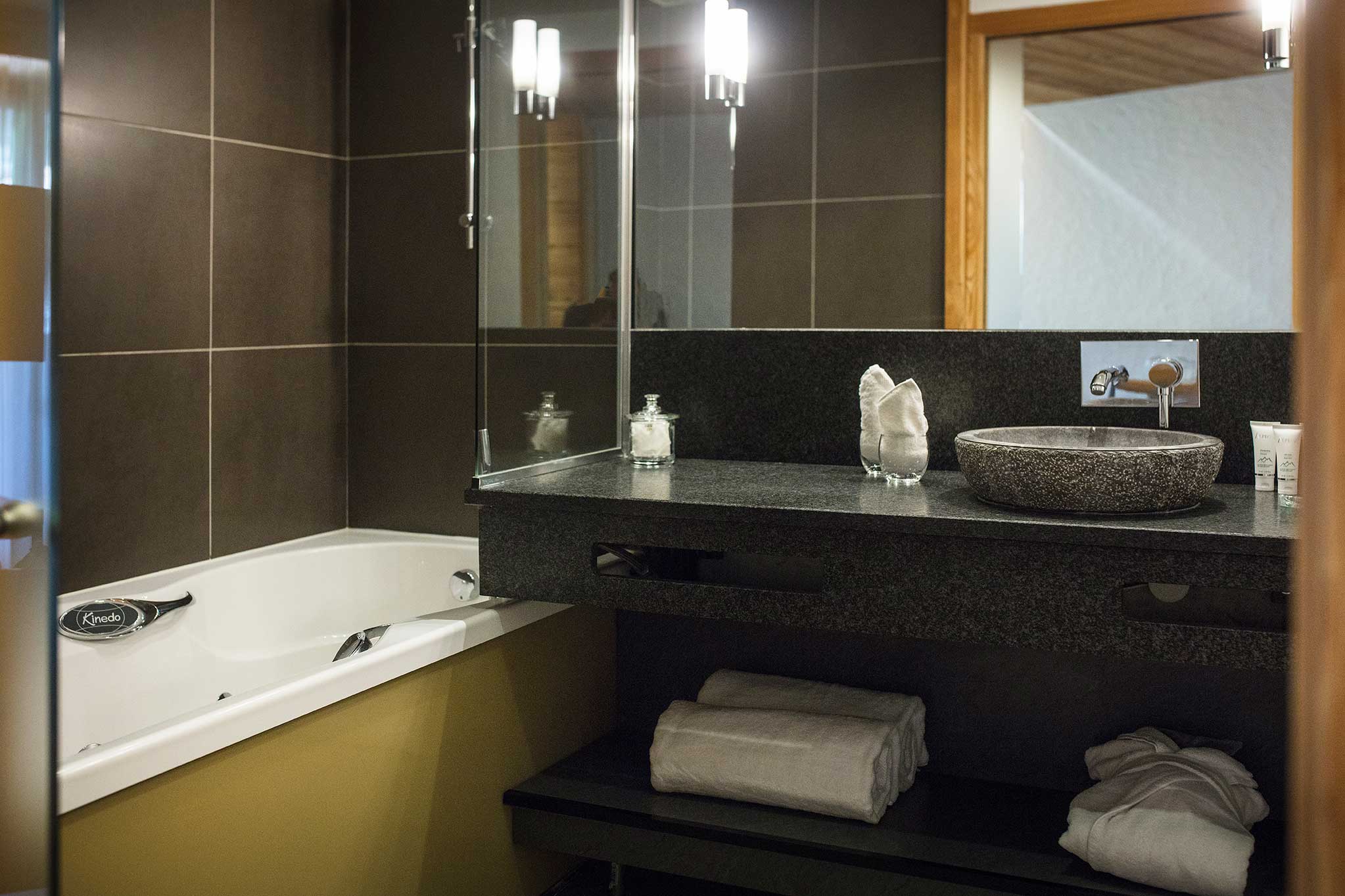 Au Cœur du Village - Luxury ski hotel gallery image 8 showing alpine architecture, interior design, or mountain views