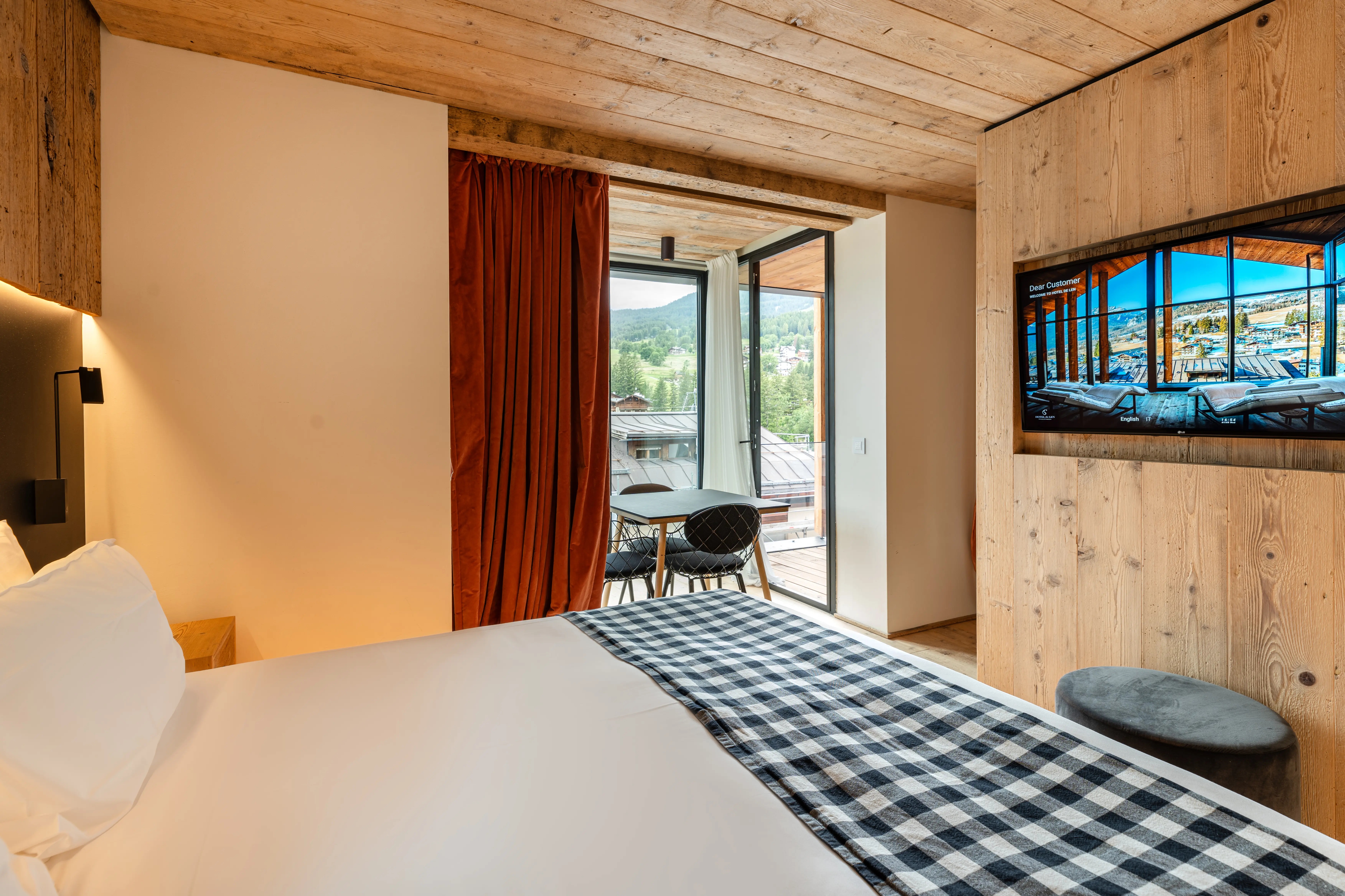 De LEN - Luxury ski hotel gallery image 13 showing alpine architecture, interior design, or mountain views