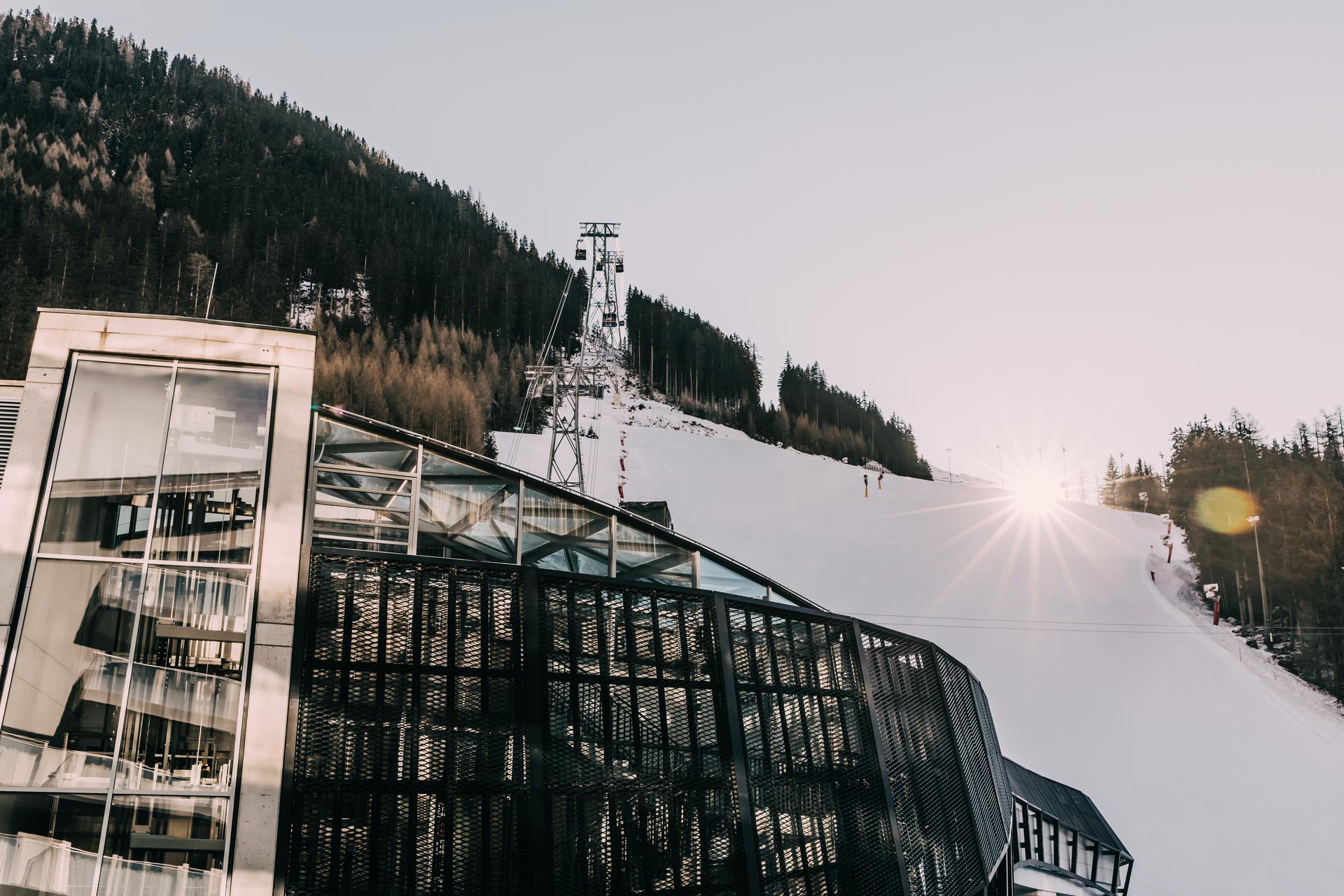 Elizabeth Arthotel - Luxury ski hotel gallery image 18 showing alpine architecture, interior design, or mountain views