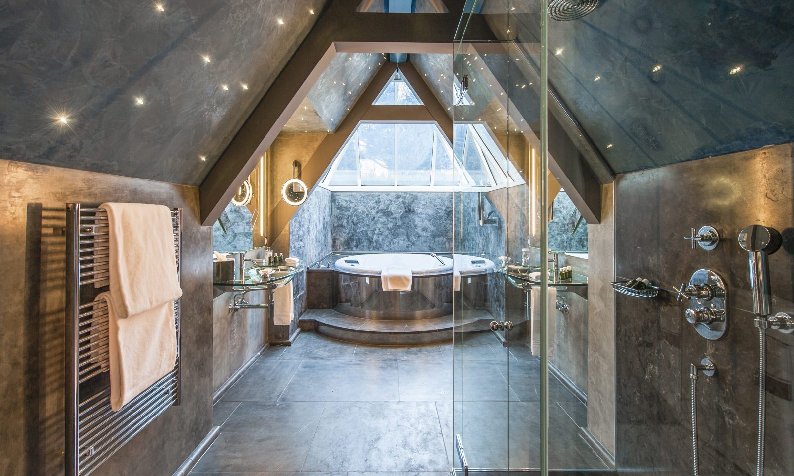 Le Grand Bellevue - Luxury ski hotel gallery image 21 showing alpine architecture, interior design, or mountain views