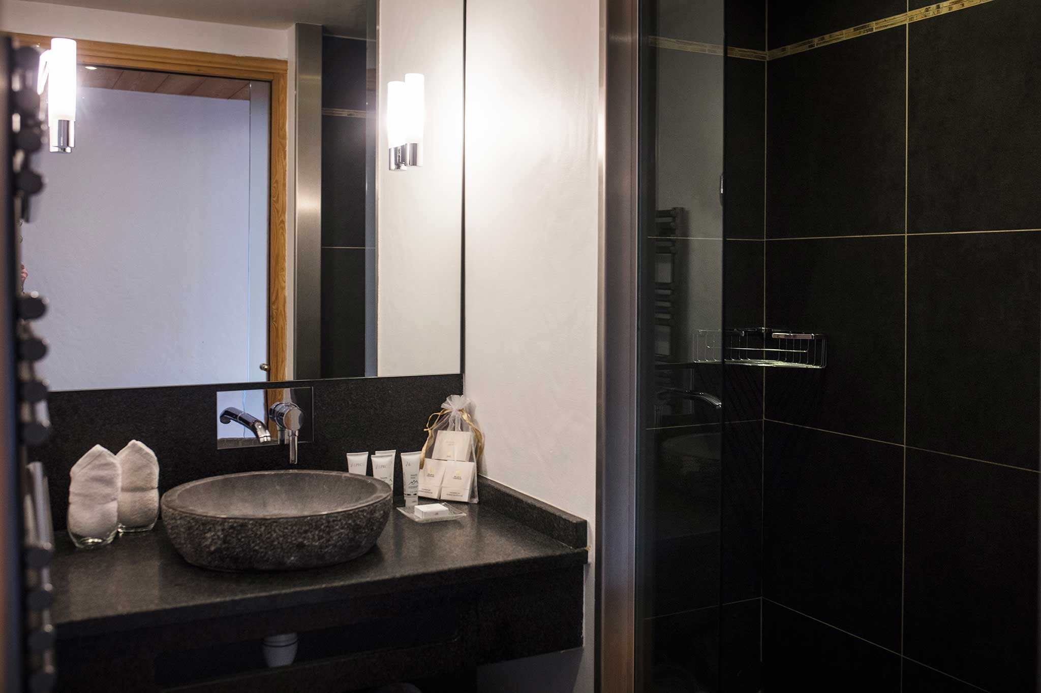 Au Cœur du Village - Luxury ski hotel gallery image 11 showing alpine architecture, interior design, or mountain views