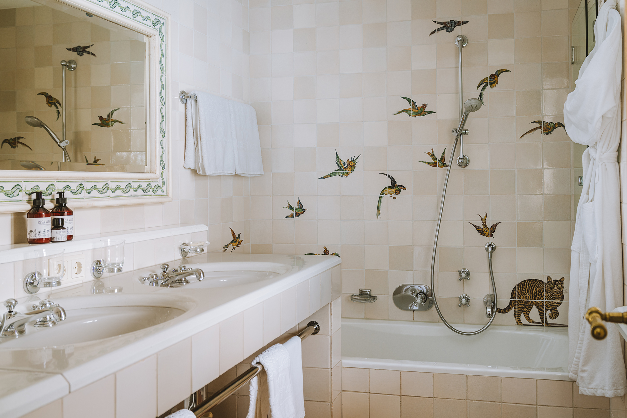 Post Lech Arlberg - Luxury ski hotel gallery image 30 showing alpine architecture, interior design, or mountain views