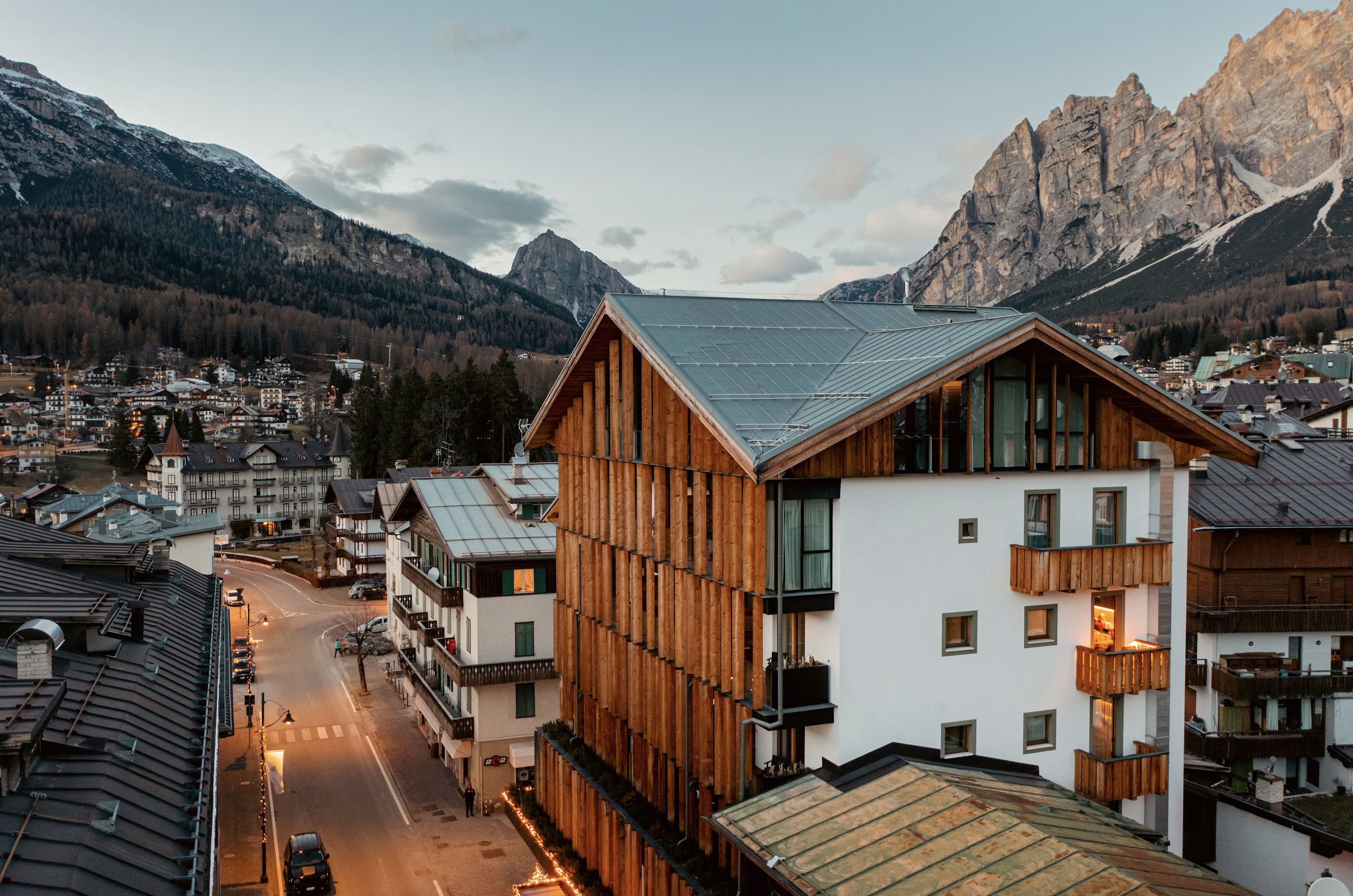 De LEN - Luxury ski hotel gallery image 7 showing alpine architecture, interior design, or mountain views
