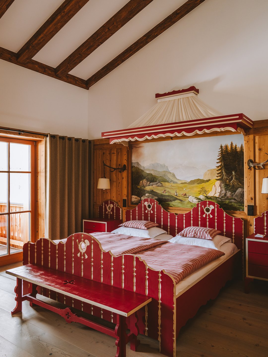 Post Lech Arlberg - Luxury ski hotel gallery image 18 showing alpine architecture, interior design, or mountain views