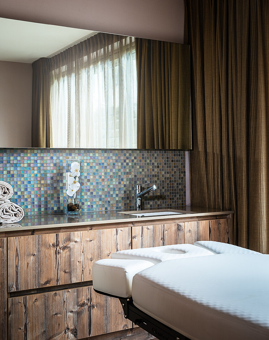 AMERON Davos Swiss Mountain Resort - Luxury ski hotel gallery image 4 showing alpine architecture, interior design, or mountain views