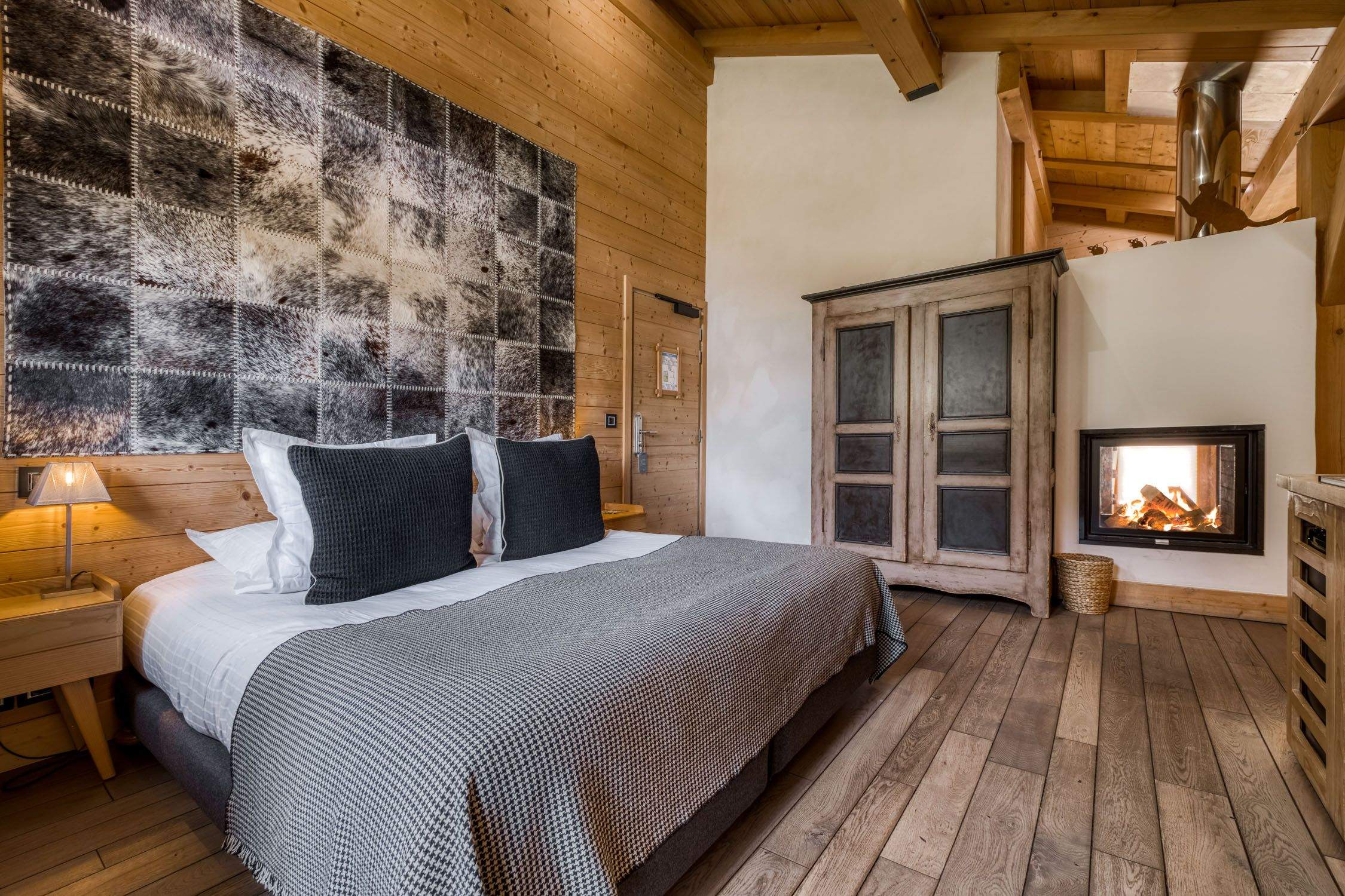 Flocons de Sel - Luxury ski hotel gallery image 7 showing alpine architecture, interior design, or mountain views