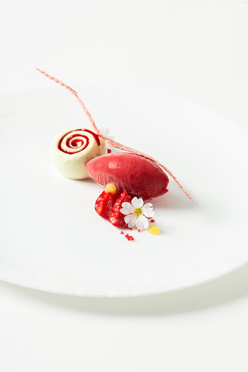 Au Club Alpin - Luxury ski hotel gallery image 11 showing alpine architecture, interior design, or mountain views