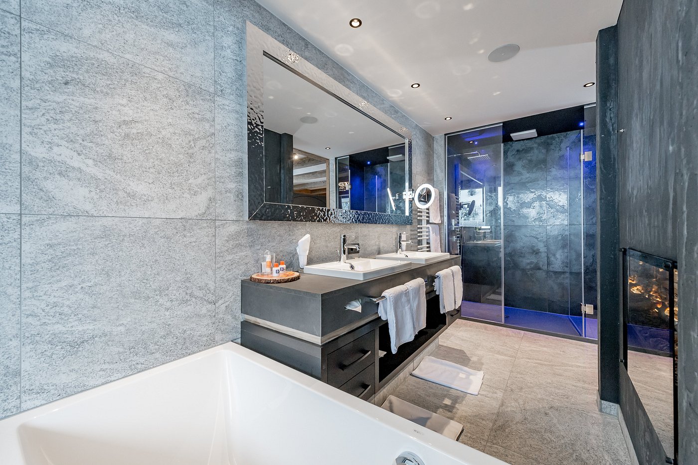 Aktiv & Wellnesshotel Bergfried - Luxury ski hotel gallery image 3 showing alpine architecture, interior design, or mountain views