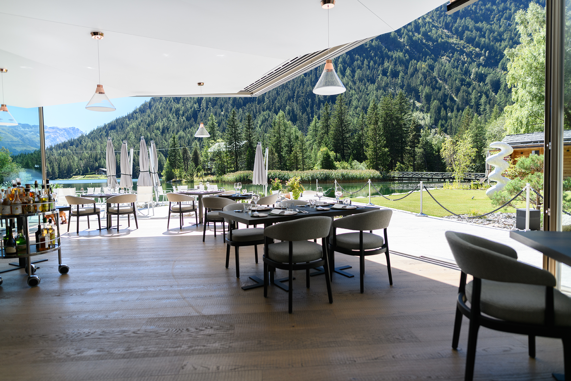 Au Club Alpin - Luxury ski hotel gallery image 16 showing alpine architecture, interior design, or mountain views