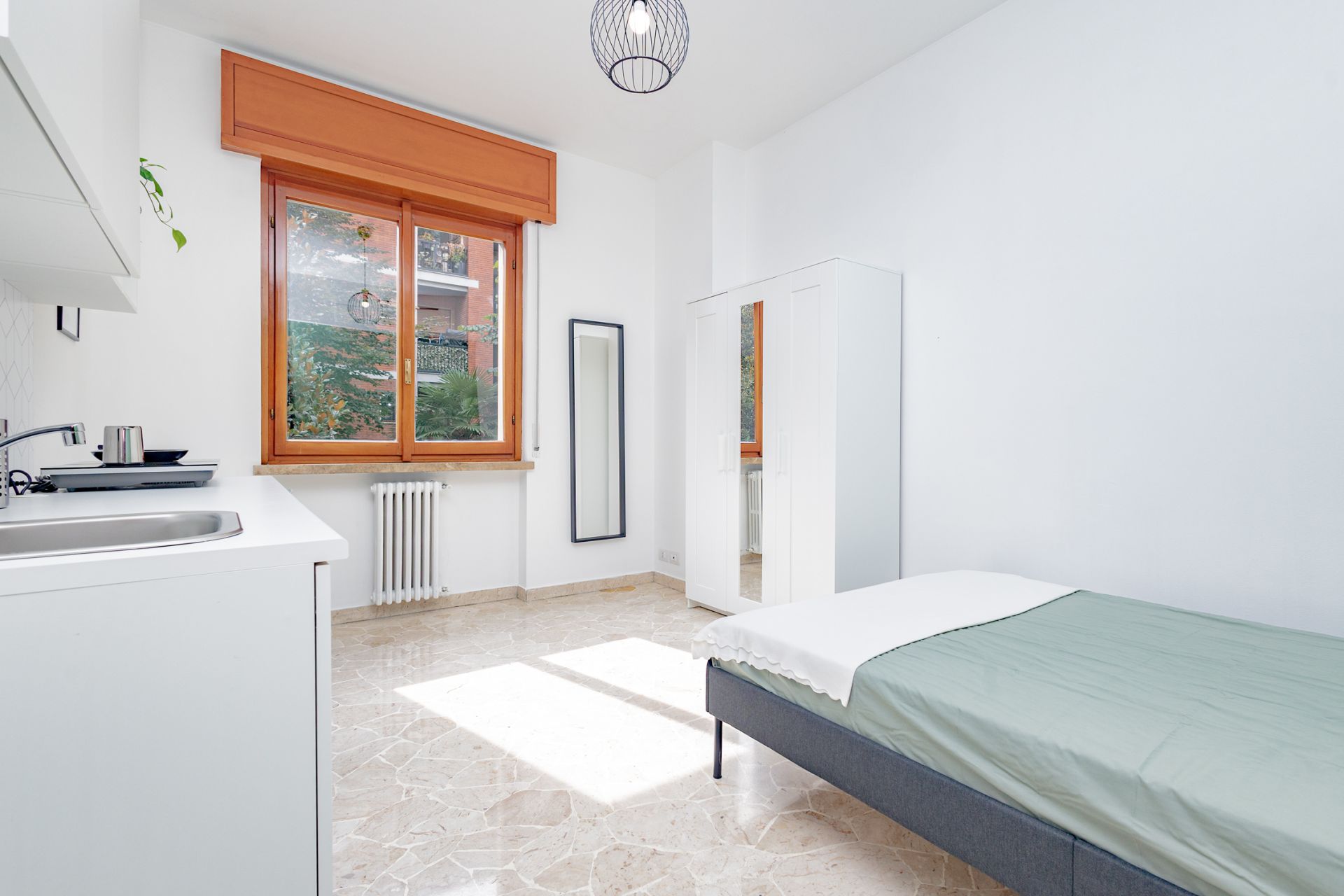 Stanza matrimoniale con cucina privata - M3 Affori