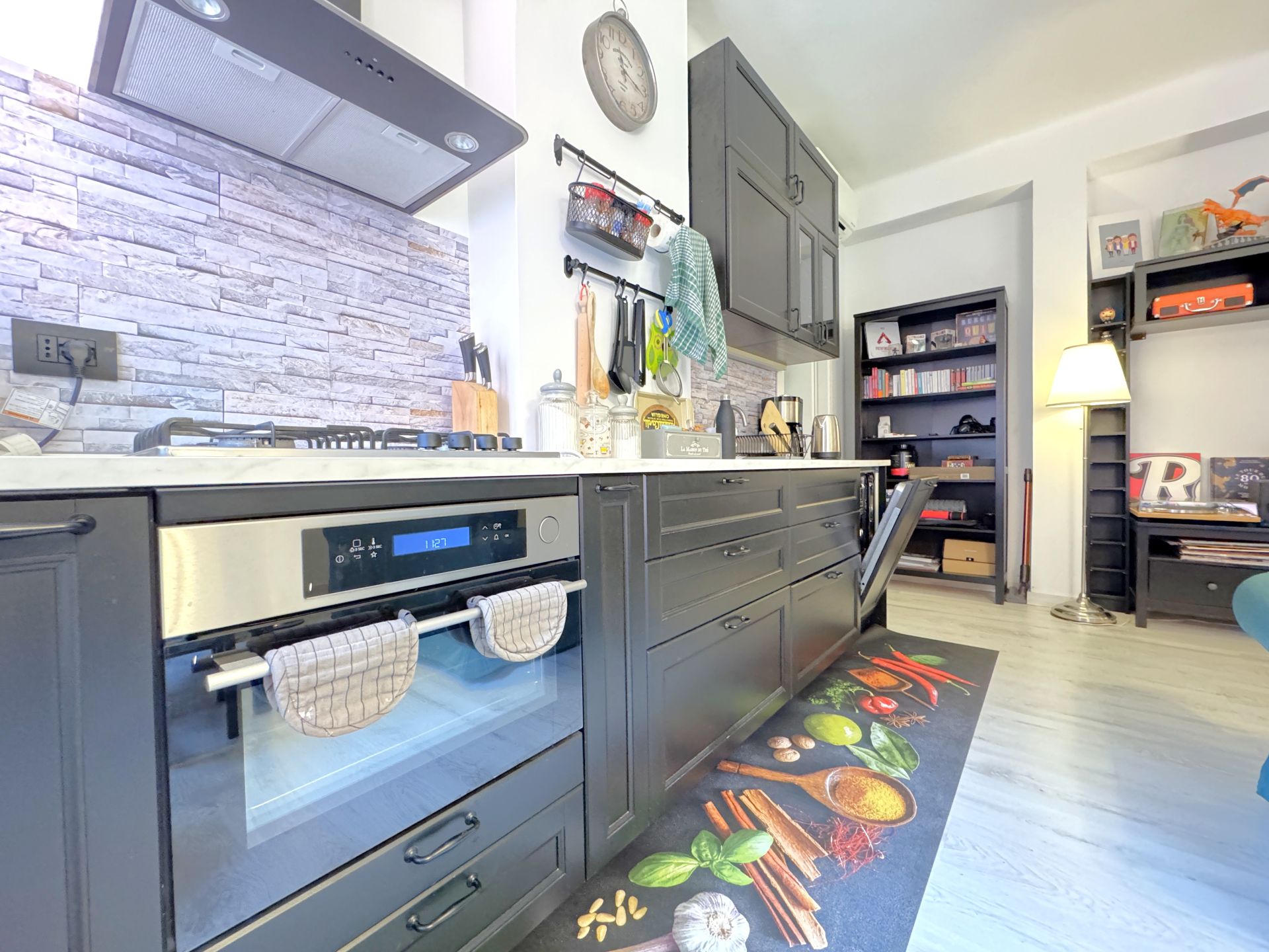 Bilocale arredato con balcone - Centrale FS