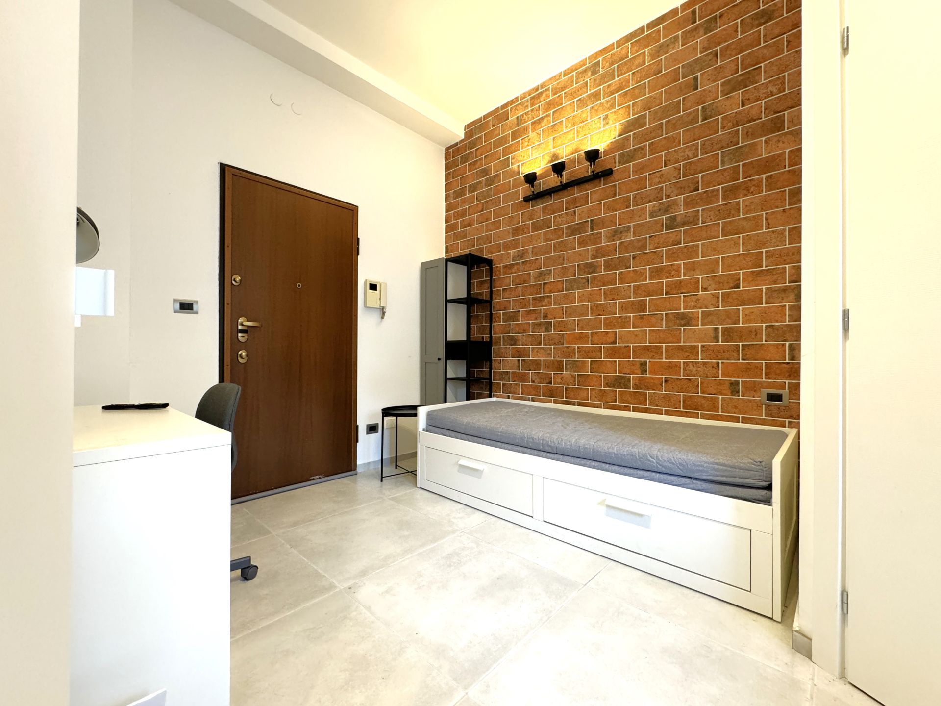 Monolocale arredato - Navigli (MI)