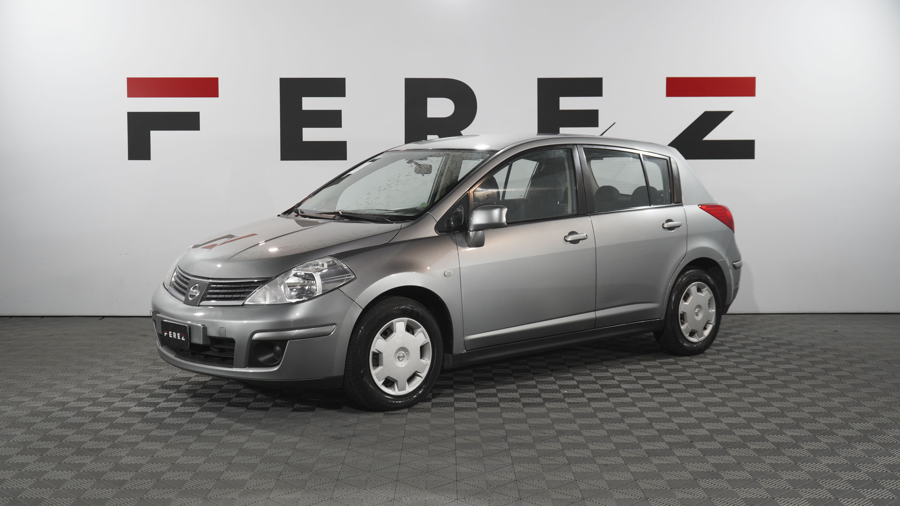 nissan Tiida visia 1.8 MT