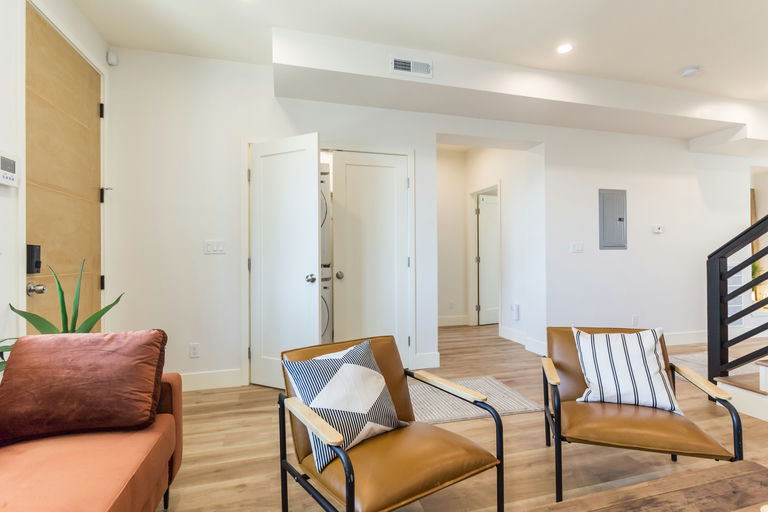 Living Room - Image 4