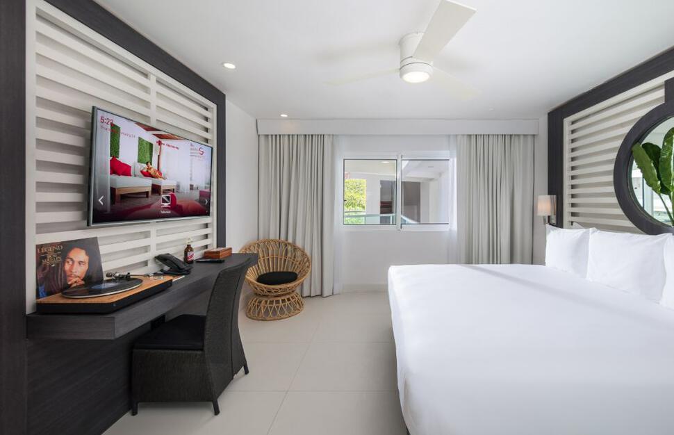 S-Hotel-Jamaica-1.jpg