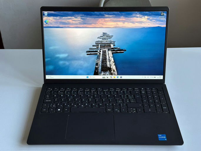 **Dell Latitude 3520**
