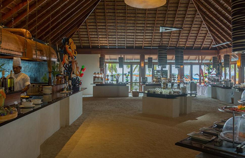 Vilamendhoo-Resort-Spa-12.jpg
