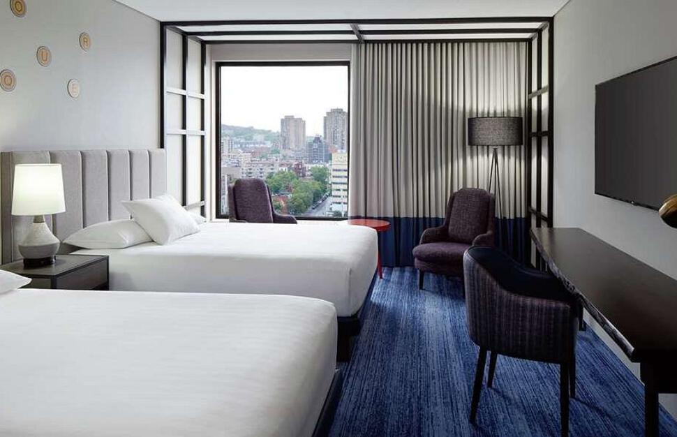 Doubletree-by-Hilton-Montreal-4.jpg