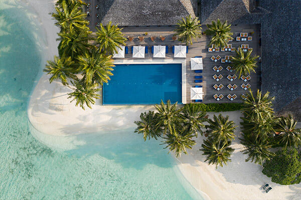 Vilamendhoo-Resort-Spa-2.jpg