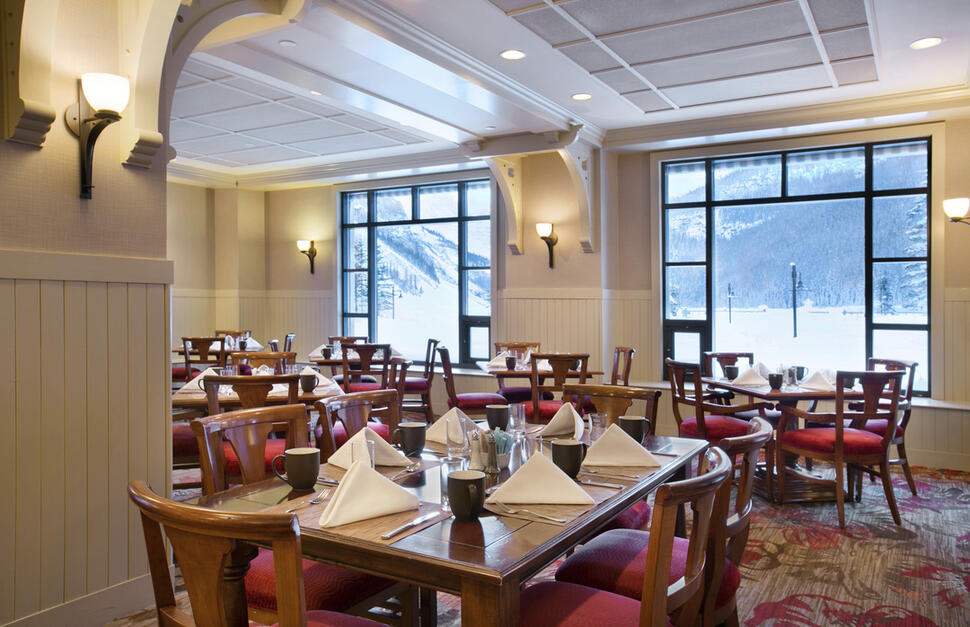 Fairmont-Chateau-Lake-Louise-12.jpg