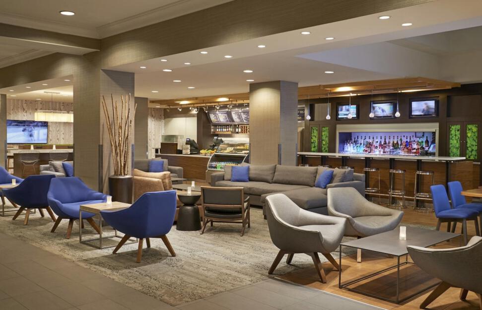 Courtyard-by-Marriott-Toronto-3.jpg
