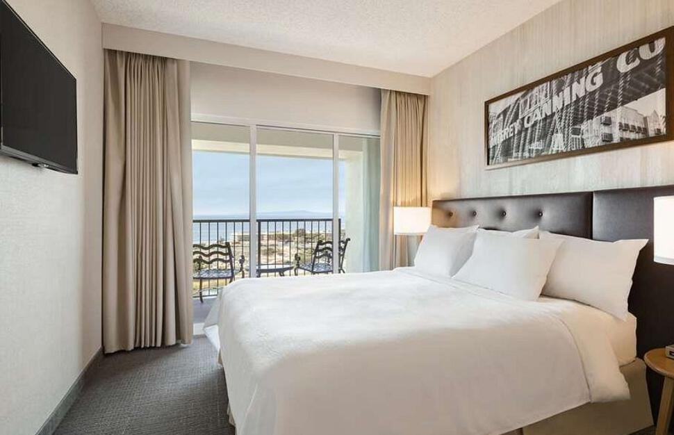 Embassy-Suites-by-Hilton-Monterey-Bay-Seaside-11.jpg