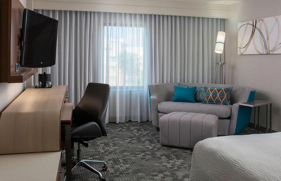 Courtyard-Orlando-Lake-Buena-Vista-in-the-Marriott-Village-5.jpg