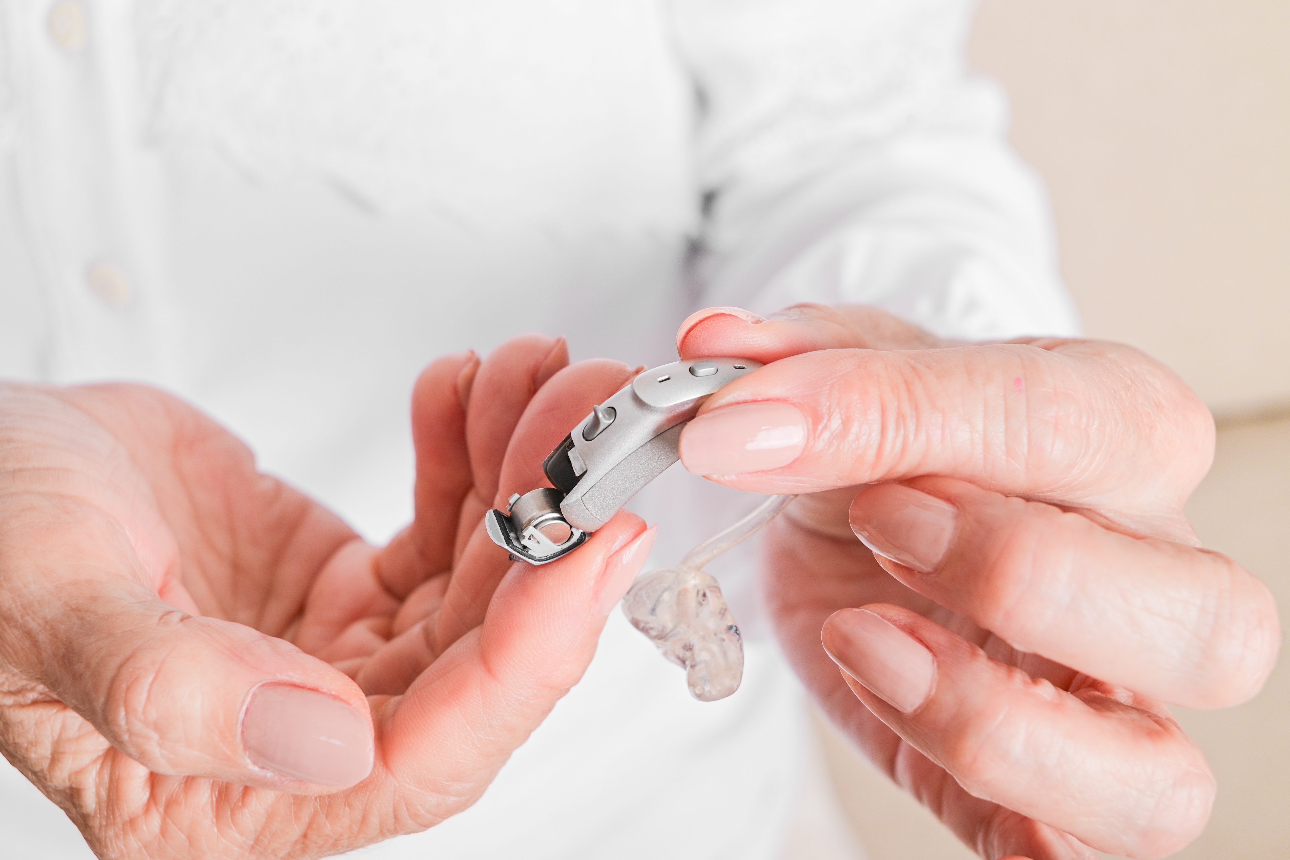 Hearing Aid Battery Evolution: From Rechargeable to Extended-Life Solutions