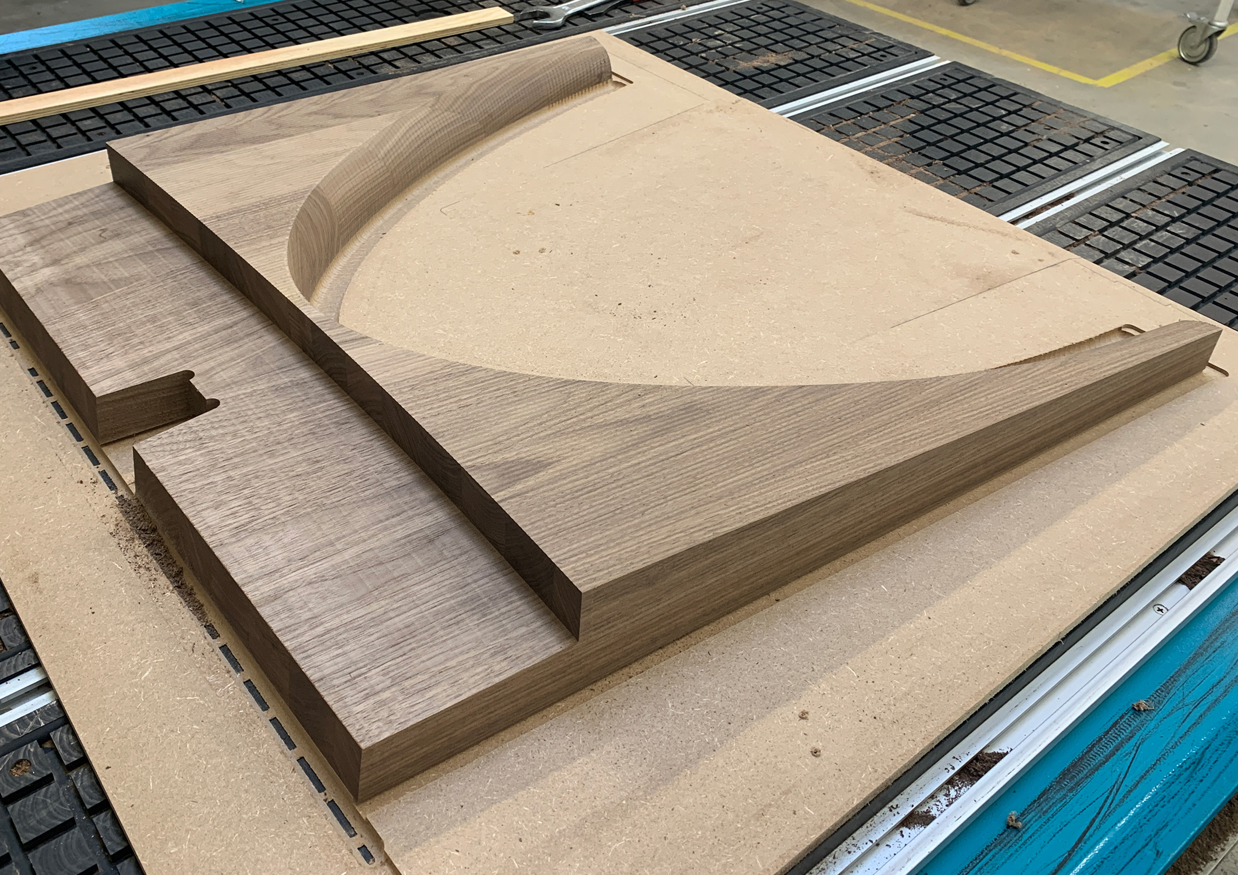 CARRIERS 03 _ WALNUT_05