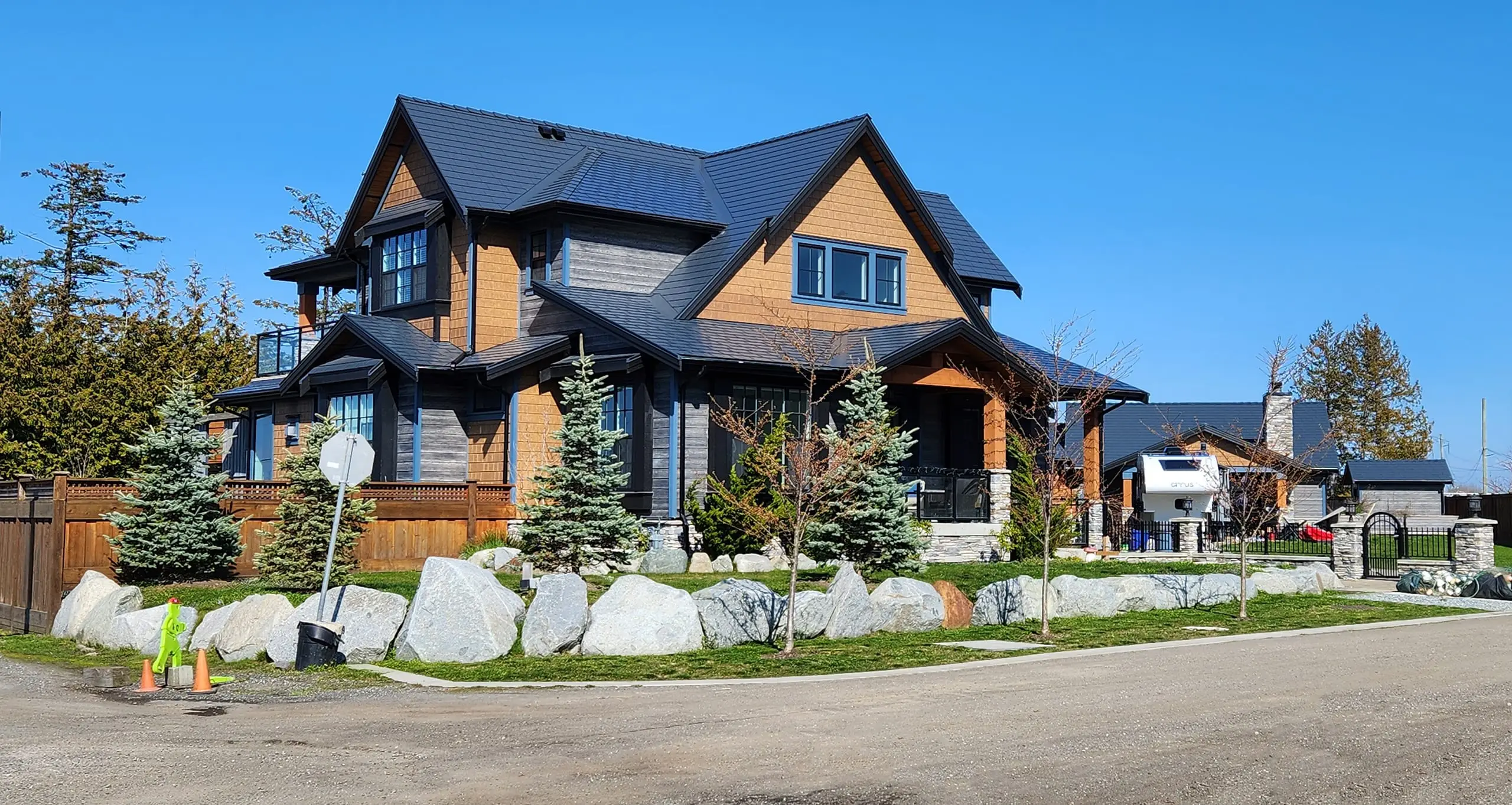 Interlock® Aluminum Slate Metal Roofing in Deep Charcoal – Tsawwassen, BC