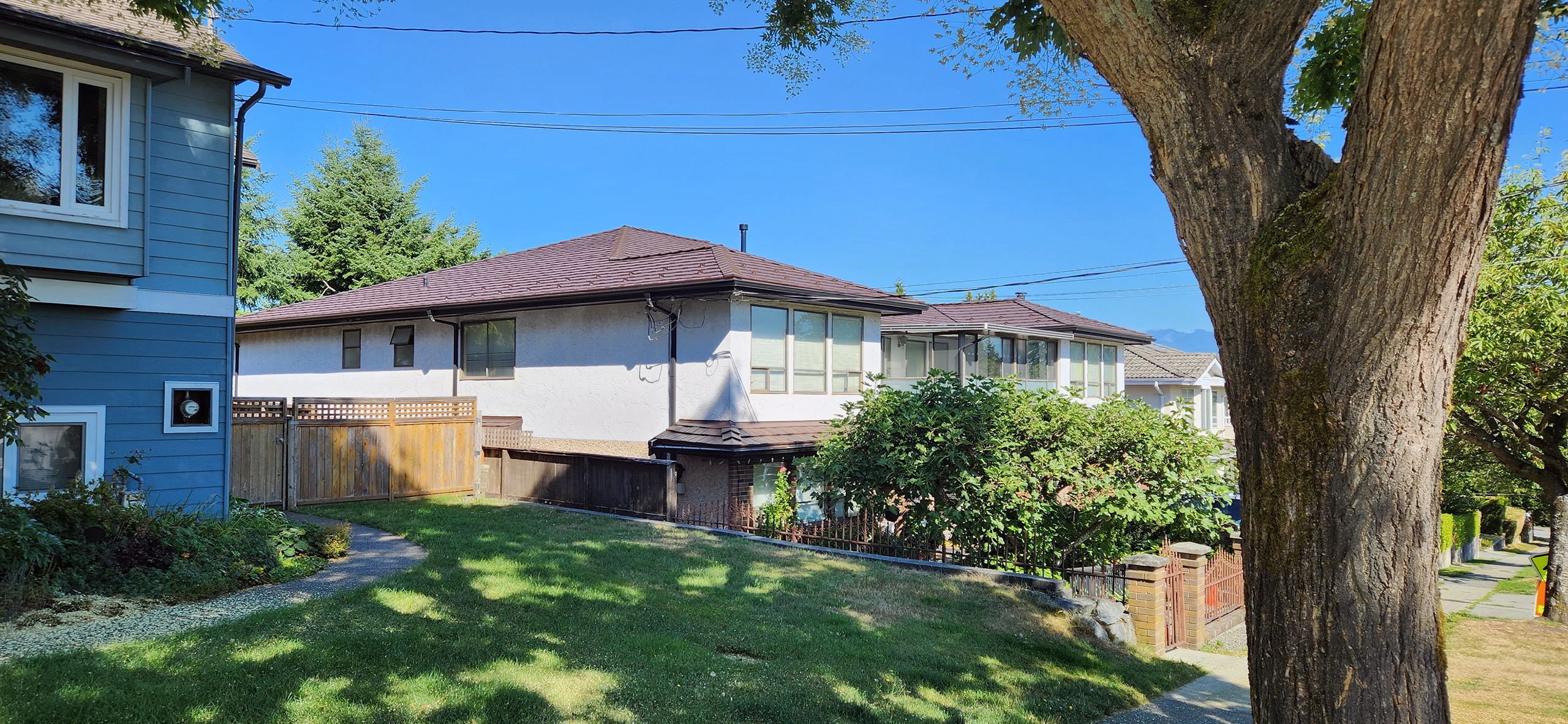Interlock® Aluminum Shake Metal Roofing in Colonial Brown – Burnaby, BC