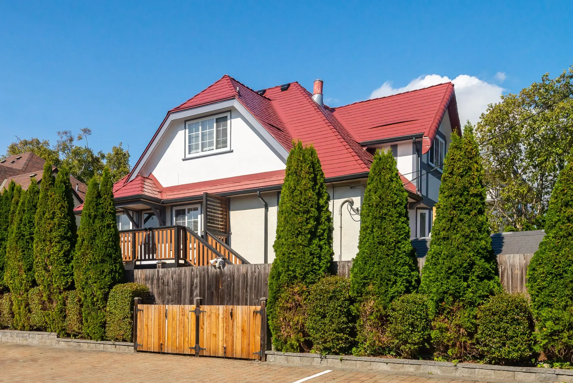 Interlock® Aluminum Slate Metal Roofing in Tile Red – Victoria, BC