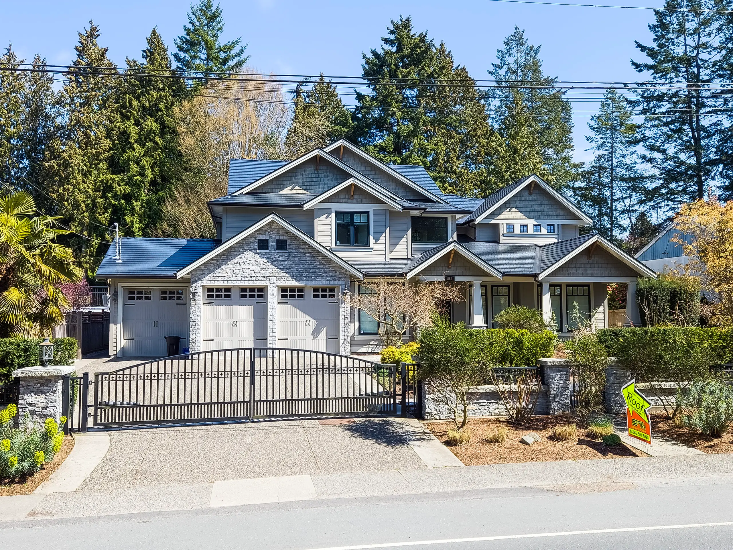 Interlock® Aluminum Cedar Shingle Metal Roofing in Black – Tsawwassen, BC
