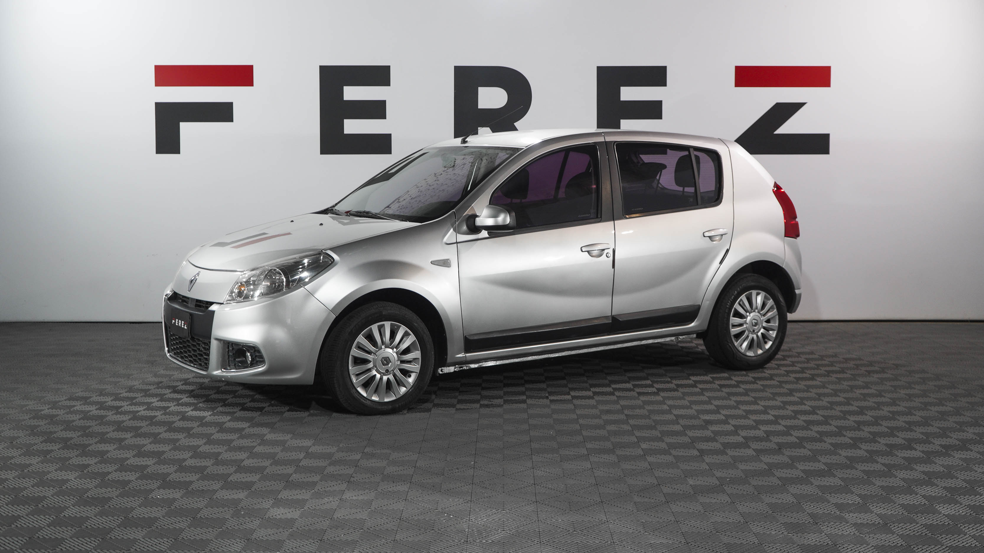 renault SANDERO PRIVILEG 1.6