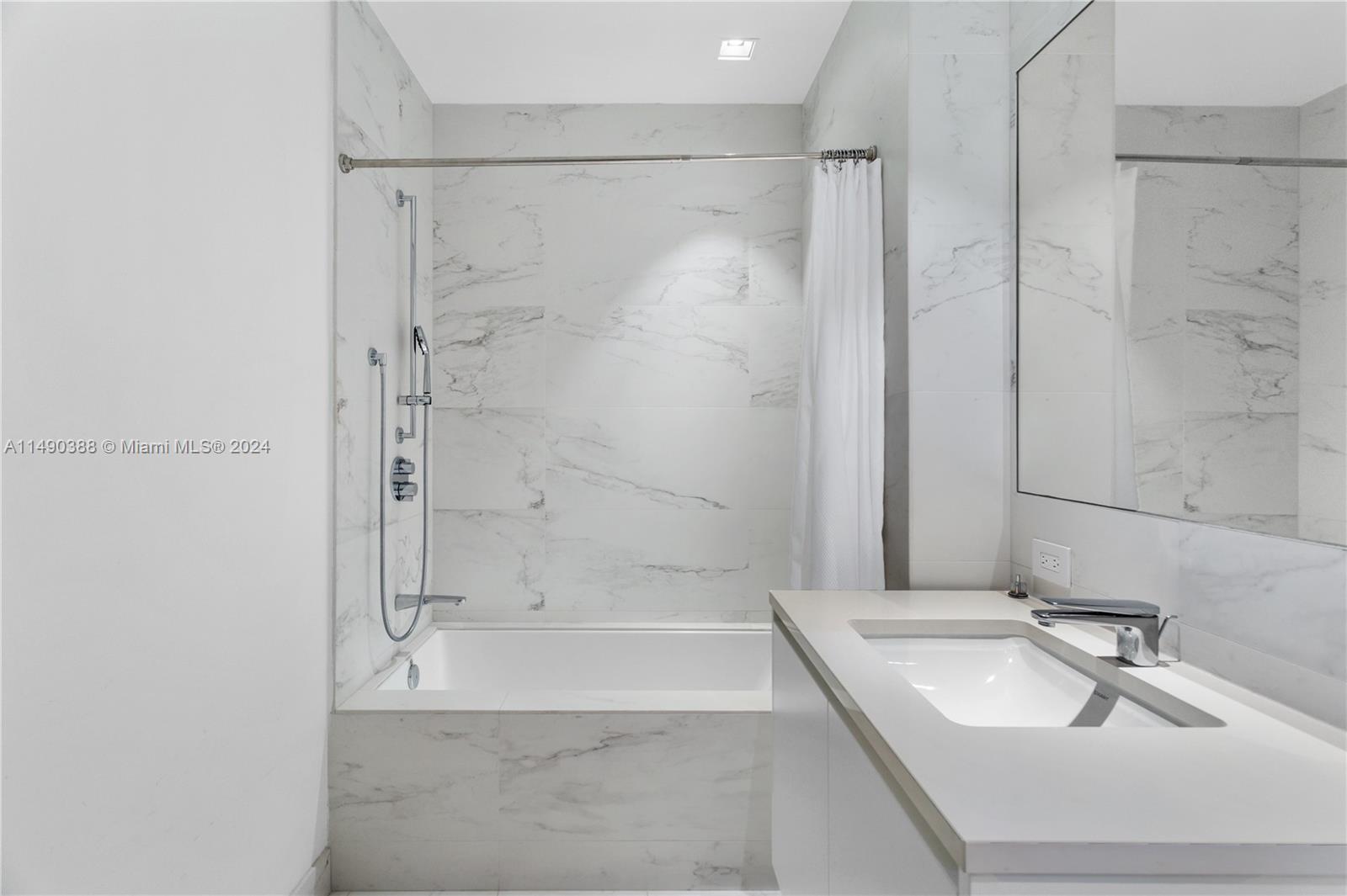 Real estate property located at 1000 Biscayne Blvd #1002, Downtown, Miami, Florida