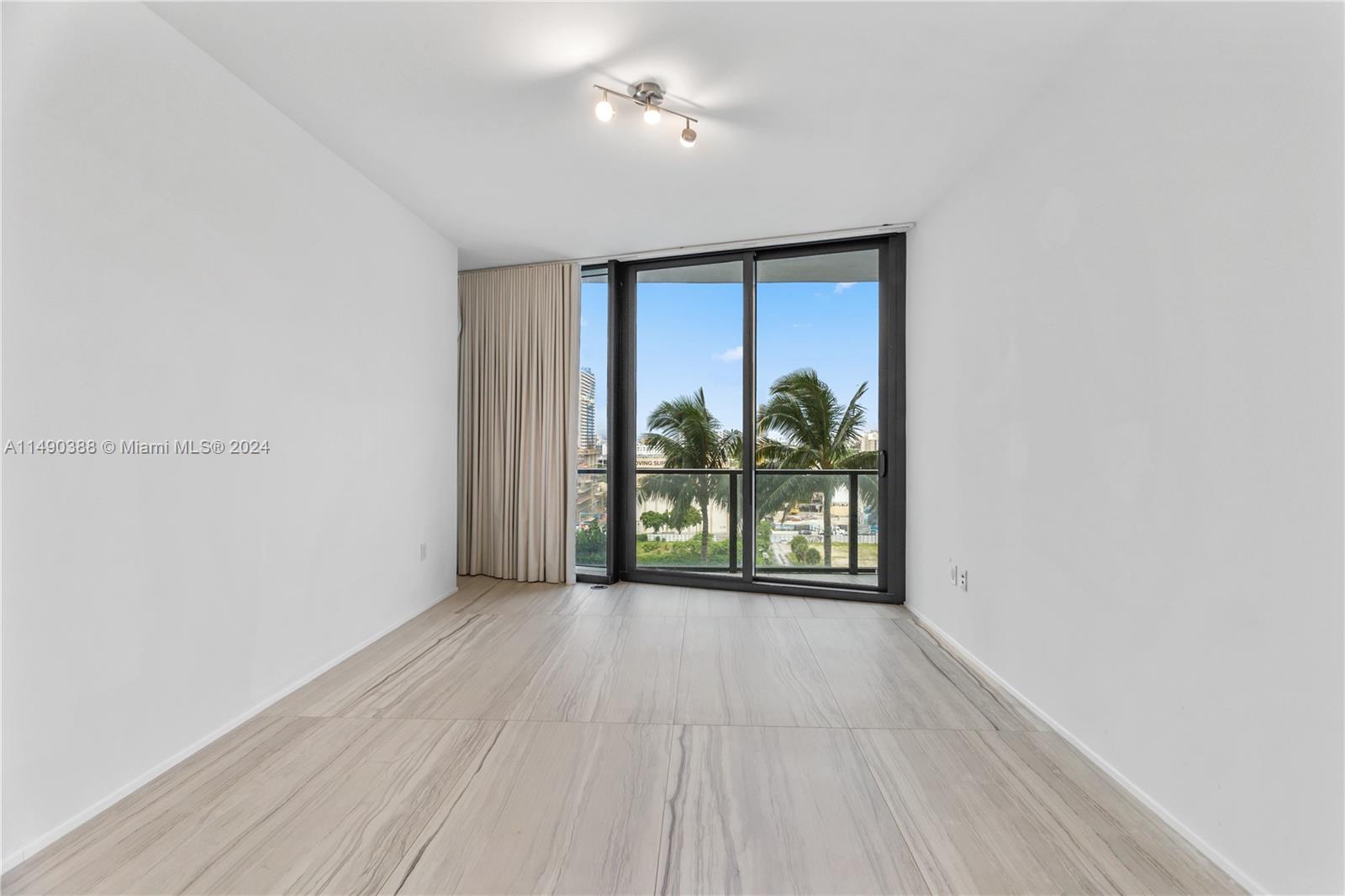 Real estate property located at 1000 Biscayne Blvd #1002, Downtown, Miami, Florida