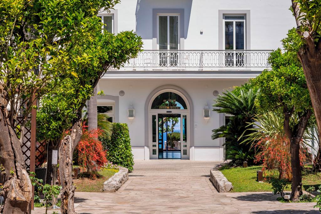 NAP_73272_Hotel_Mediterraneo_Sorrento_1021_02.jpg